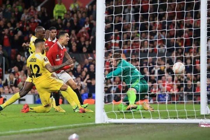 Ronaldo ghi bàn, MU thắng đậm Sheriff