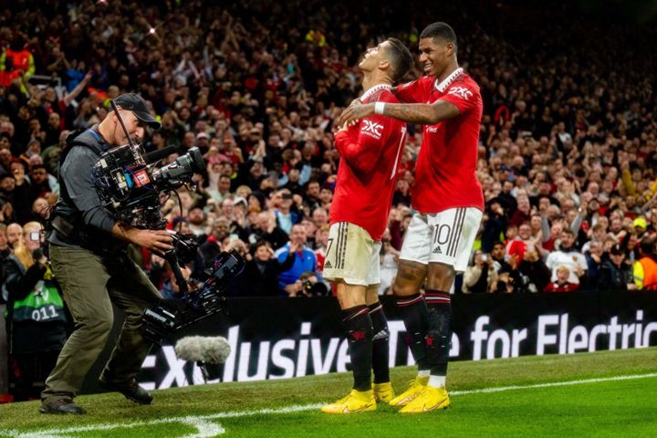 Kết quả bóng đá hôm nay 28/10: MU đi tiếp ở Europa League, Arsenal thua đau