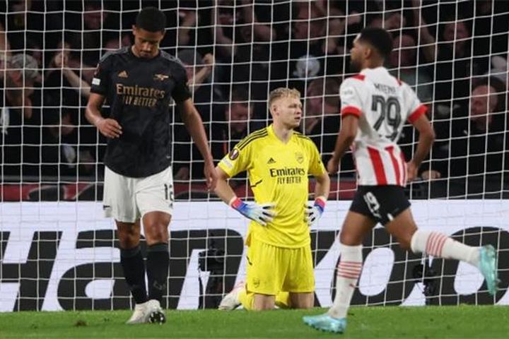 Arsenal lại bộc lộ điểm yếu 'đầu voi đuôi chuột' ở trận thua PSV