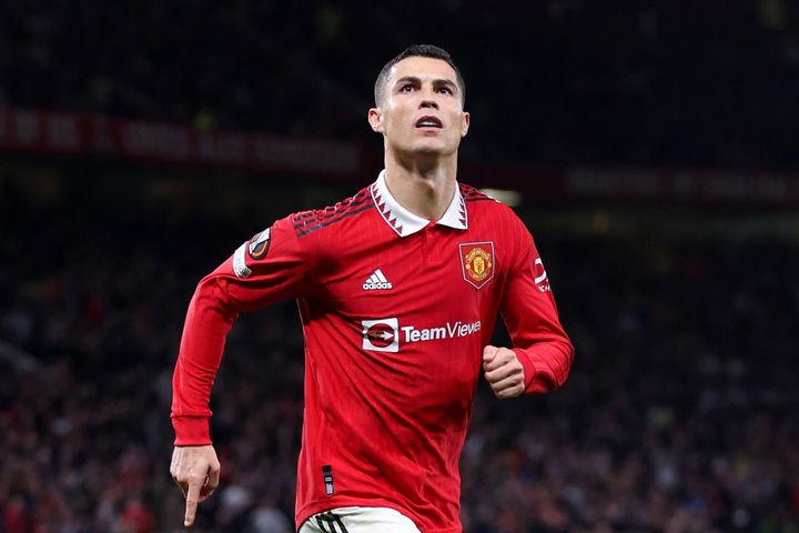 Ronaldo ghi bàn, Man Utd qua vòng bảng Europa League
