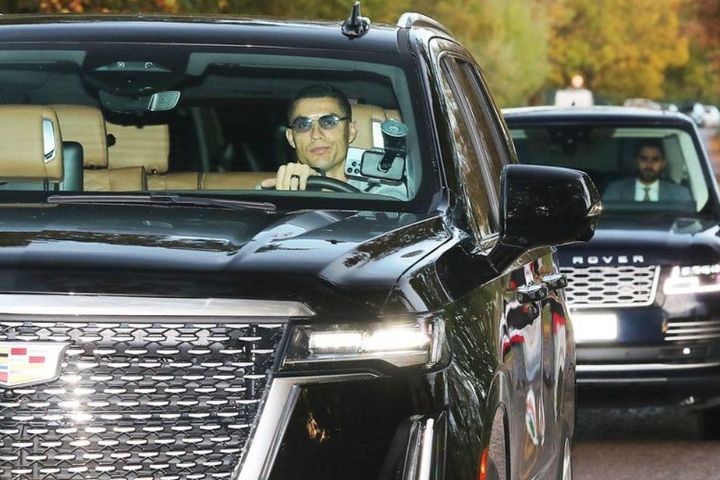 Cristiano Ronaldo bất ngờ chuyển sang sử dụng iPhone?