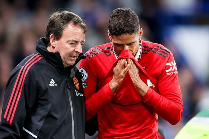 HLV Deschamps lên tiếng rõ ràng về cơ hội dự World Cup của Varane