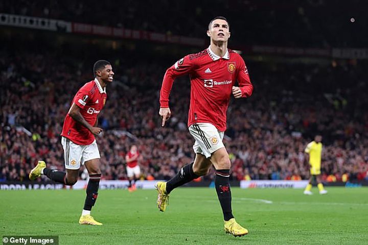 Ronaldo gửi thông điệp sau khi ghi bàn thứ ba cho MU