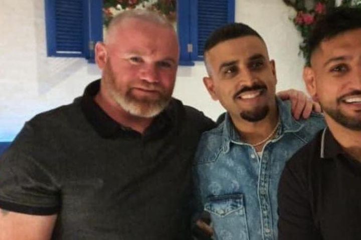 Vẻ ngoài khác lạ của Rooney