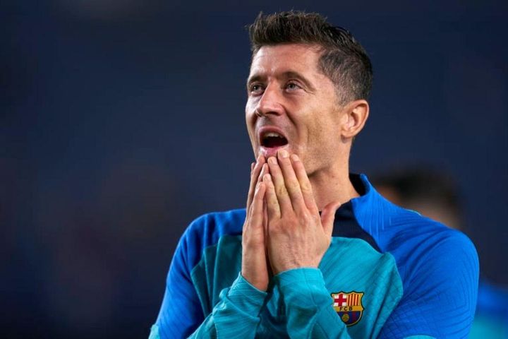Lewandowski vỡ mộng ở Barca