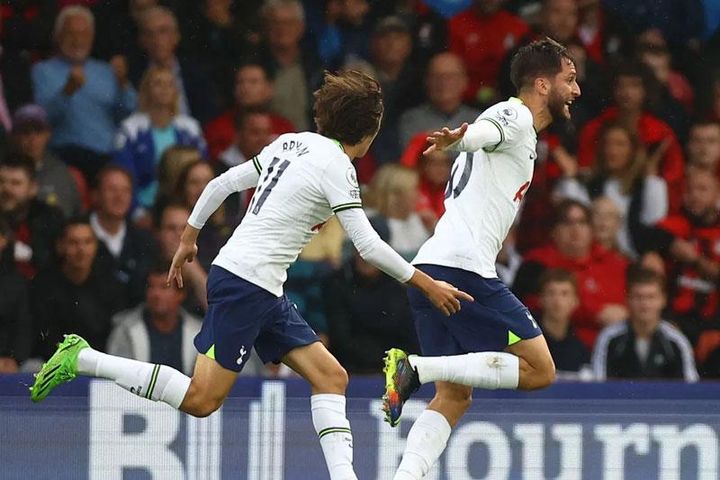 Ngược dòng kịch tính phút bù giờ, Tottenham giữ vững vị trí thứ 3