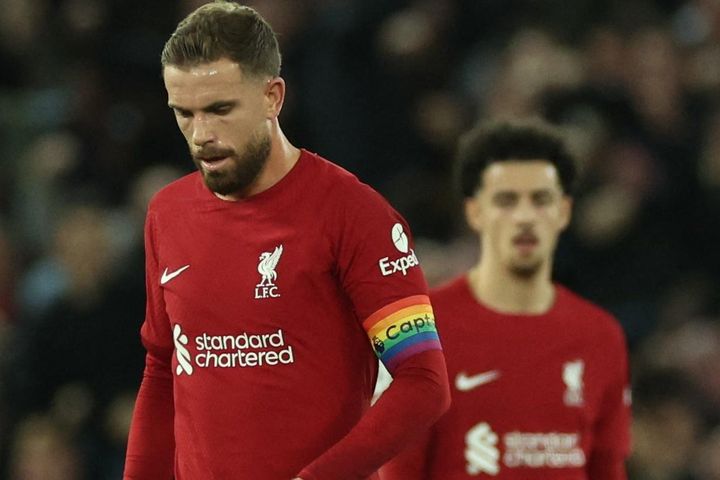 Liverpool thua đội xếp hạng 19 tại Anfield