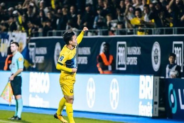 Quang Hải có pha kiến tạo đầu tiên trên đất Pháp, giúp Pau FC thênh thang tiến bước ở Cúp Quốc gia
