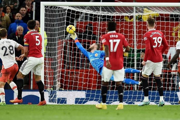 De Gea bắt xuất thần, MU thắng nghẹt thở