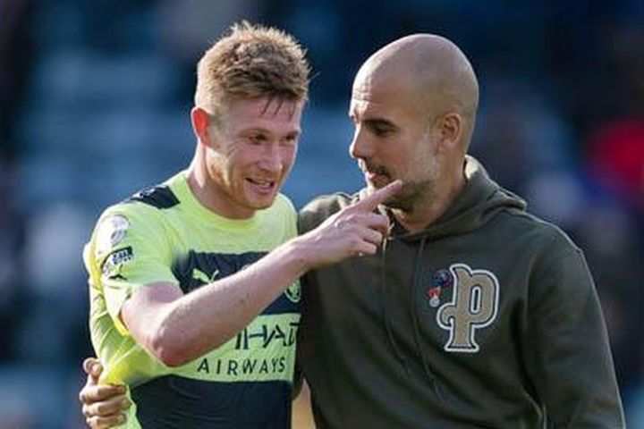 HLV Guardiola: 'Tôi và De Bruyne thiếu mỗi nước ngủ cùng nhau'