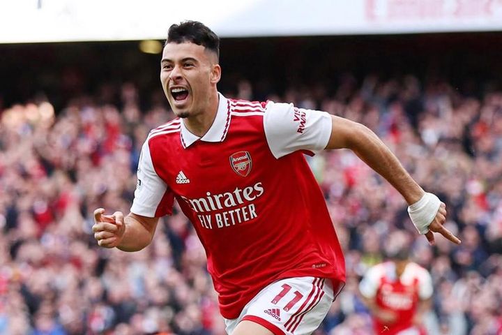 Đại thắng 5-0, Arsenal truất ngôi đầu của Man City