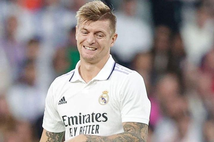 Toni Kroos lần đầu nhận thẻ đỏ sau 15 năm chơi bóng chuyên nghiệp