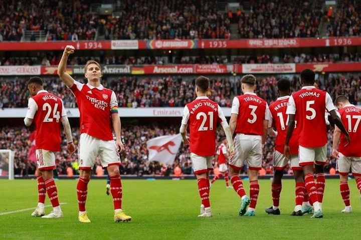 Arsenal trả giá đắt sau chiến thắng trước Nottingham Forest