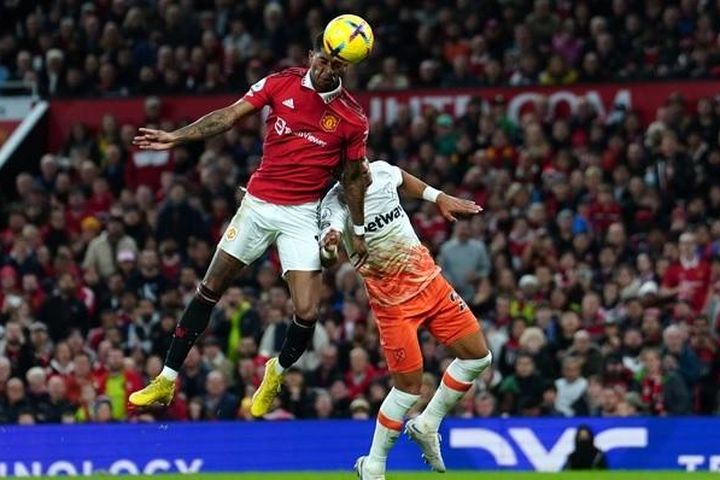 Premier League: Arsenal trở lại ngôi đầu, M.U vượt mặt Chelsea