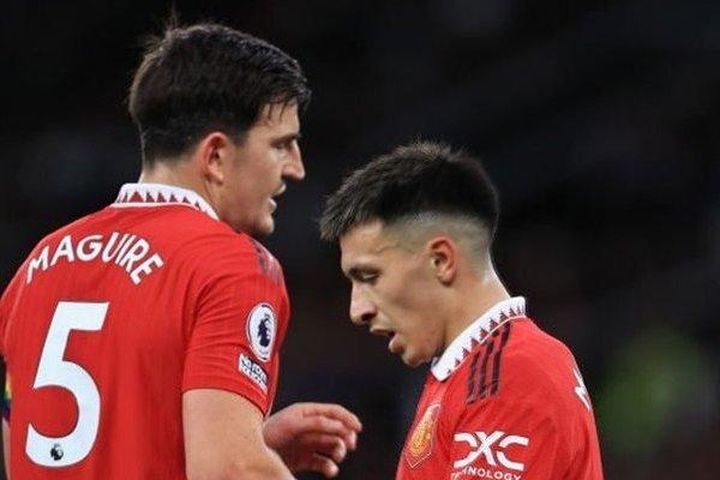 Lisandro Martinez liệu có thể 'gánh' được Harry Maguire?