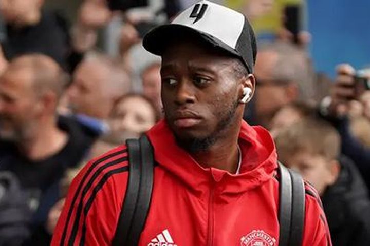 Ten Hag vừa ca ngợi Dalot, vừa khéo léo gửi thông điệp cho Wan-Bissaka