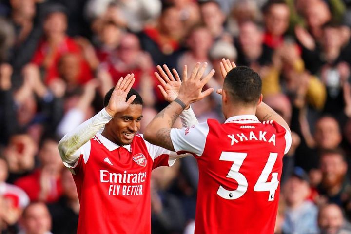 Đại thắng '5 sao', Arsenal đòi lại ngôi đầu bảng