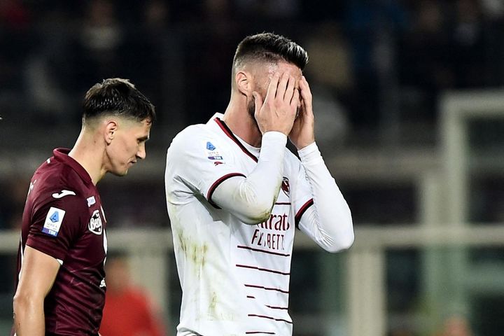 AC Milan ''hụt hơi'' trong cuộc đua vô địch Serie A với Napoli