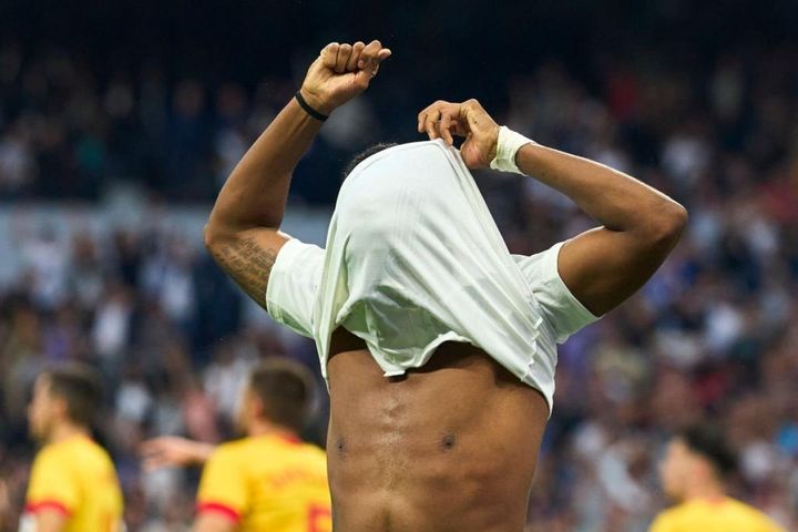 Mất điểm vì VAR, Real Madrid bị Barca rút ngắn khoảng cách ở La Liga