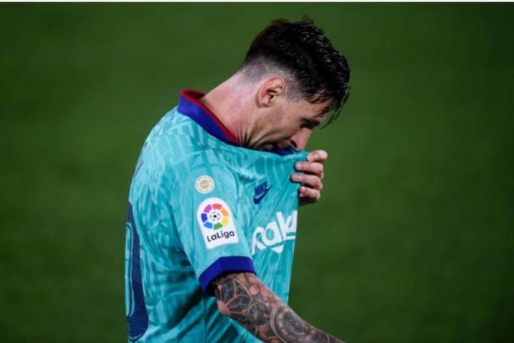 Iniesta: 'Messi khó trở lại Barca'