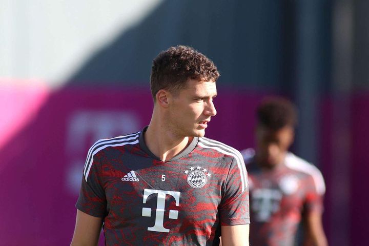 Pavard nổi loạn ở Bayern Munich