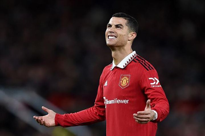 Lí do Ronaldo mất 3 triệu lượt theo dõi