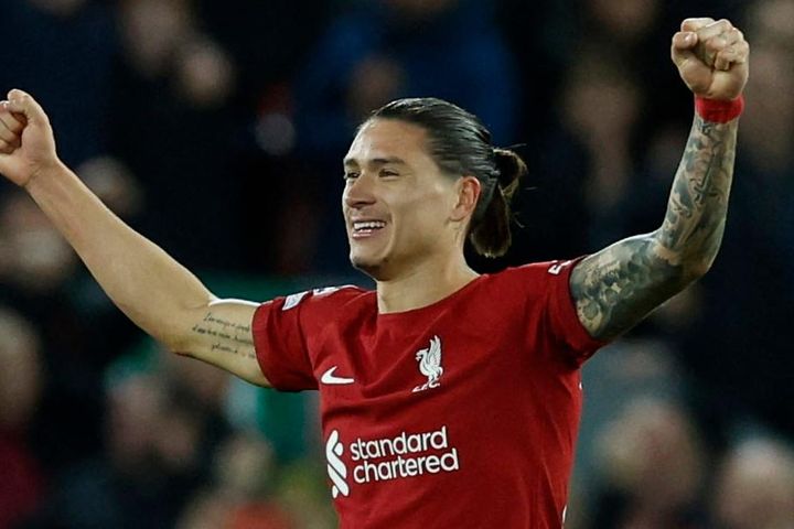 Liverpool cắt đứt chuỗi 27 trận bất bại của Napoli
