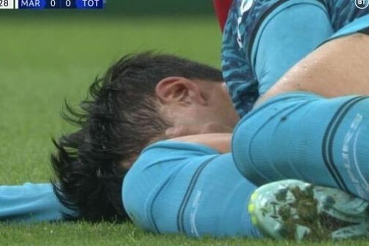 Son Heung Min chấn thương, cả Hàn Quốc 'vã mồ hôi hột'