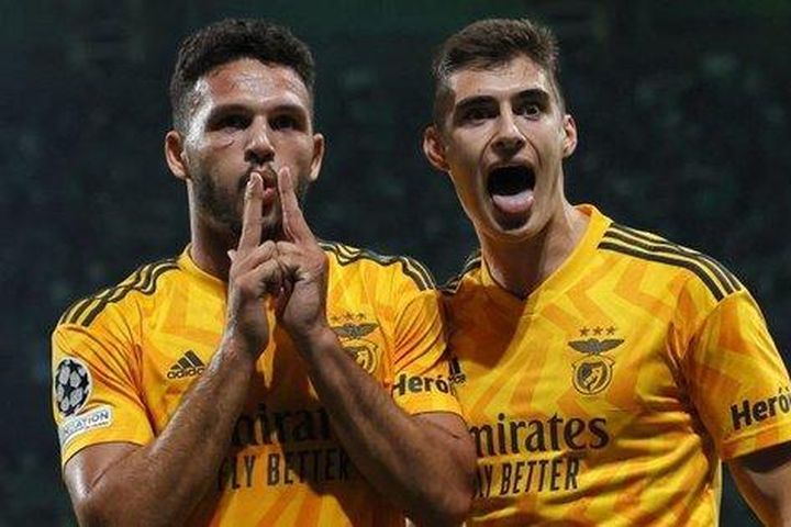 Ghi 4 bàn ở 20 phút cuối, Benfica lật ngôi khó tin trước PSG