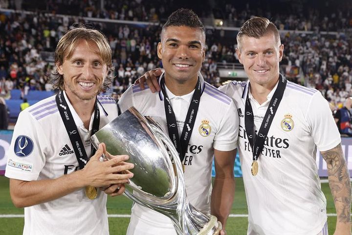 Toni Kroos nói lại cho rõ sau khi ám chỉ Casemiro sống vì tiền