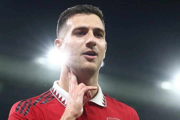 Sợ Barca, MU muốn gia hạn ngay với Dalot