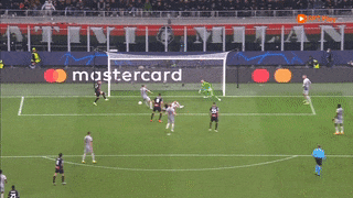 Lão tướng lập kỷ lục khủng hơn Ronaldo, AC Milan hiên ngang vào vòng knock-out