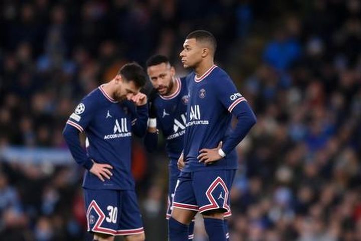 Vì sao PSG mất ngôi đầu bảng dù bằng điểm và hiệu số với Benfica?