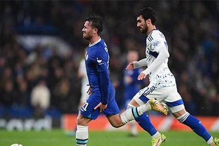Fan Chelsea mắng Potter ngu ngốc vì mạo hiểm với Chilwell