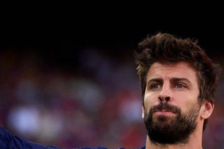 Pique bất ngờ thông báo giải nghệ
