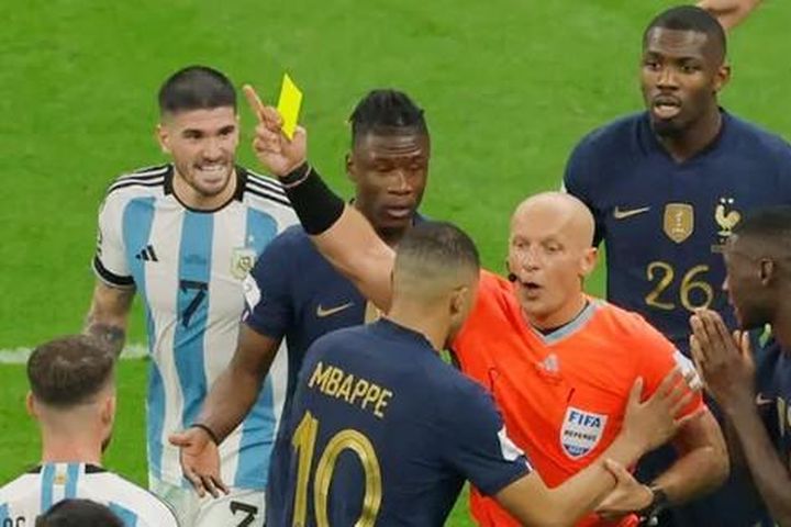 Trọng tài làm nhiệm vụ ở chung kết World Cup: 'Ngồi nhà phán thì dễ lắm!'