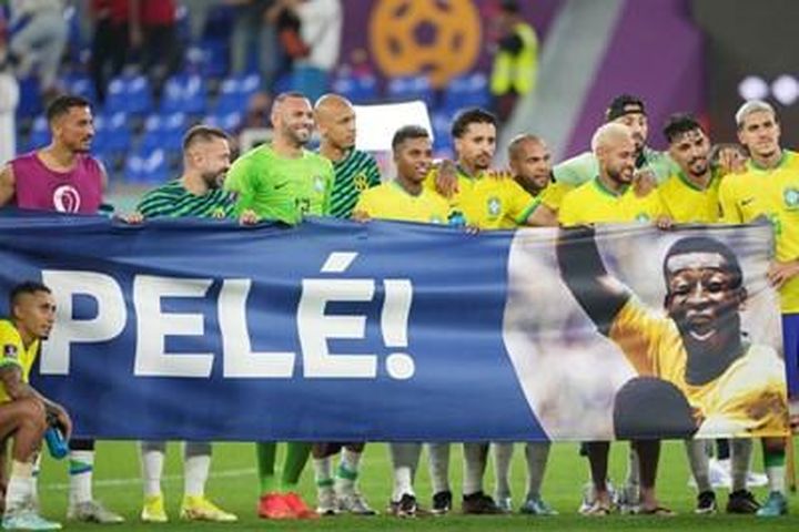 Thế giới bóng đá đang hướng về Pele
