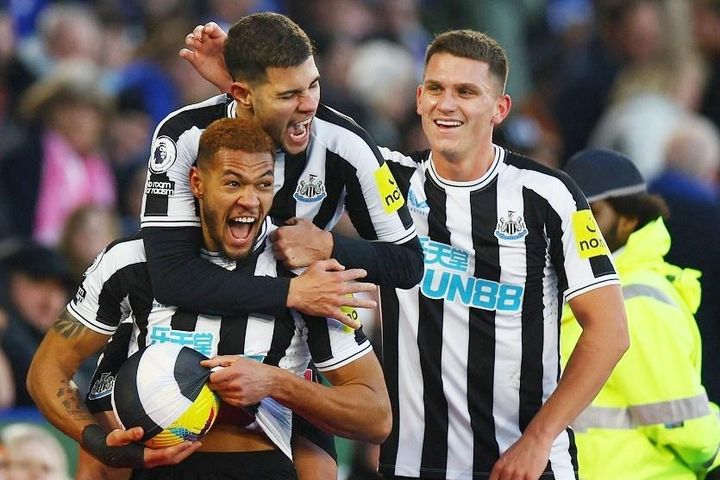 Newcastle vươn lên thứ 2 tại Premier League