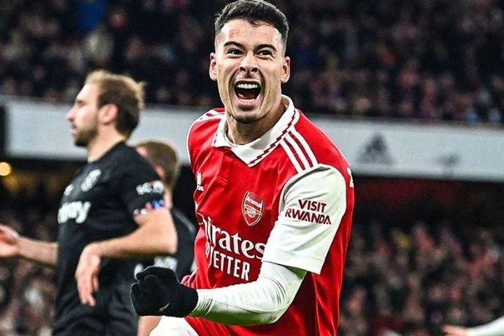 Arsenal nới khoảng cách với Man City lên thành 8 điểm