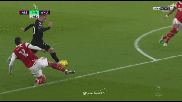 Trọng tài gây tranh cãi trong màn ngược dòng của Arsenal