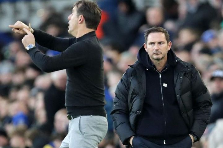 HLV Lampard và cuộc chiến giữ ghế