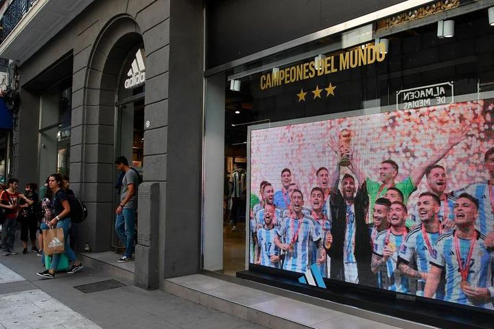 ĐT Argentina tạo cơn sốt khiến NHM đứng ngồi không yên