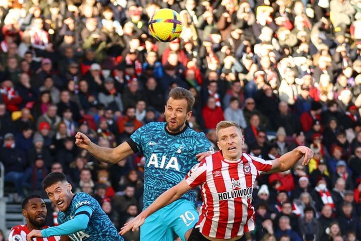 Harry Kane giải cứu, Tottenham thoát thua bẽ bàng