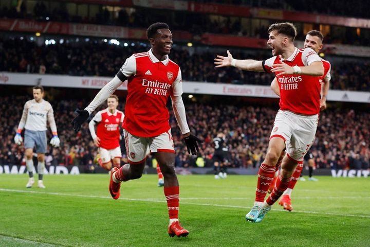 Arsenal ngược dòng ngoạn mục thắng West Ham