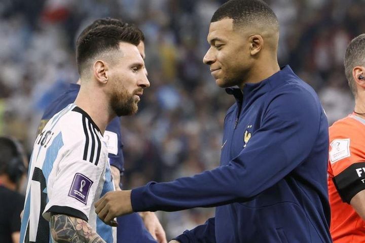 HLV Galtier: 'Mbappe đã chúc mừng Messi'