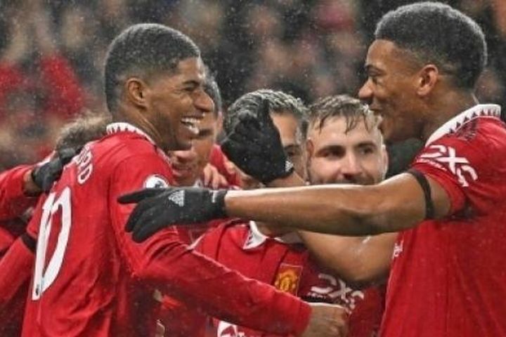 Thắng tưng bừng, M.U áp sát top 4