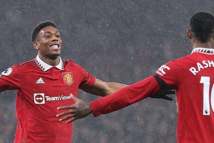 MU chẳng cần mua ai thay Ronaldo khi đã có Rashford và Martial