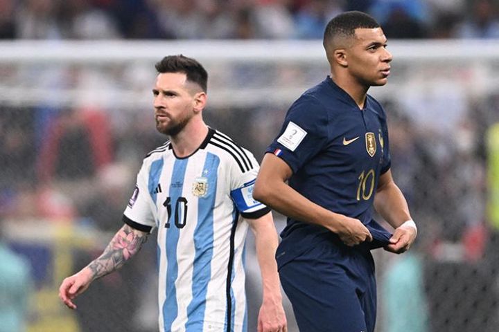 HLV PSG lên tiếng về mối quan hệ giữa Messi và Mbappe sau chung kết World Cup