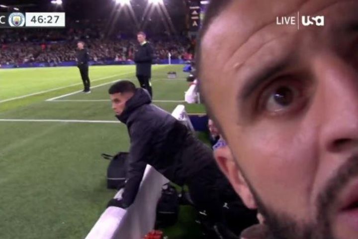 Kyle Walker bẻ camera tại sân Elland Road
