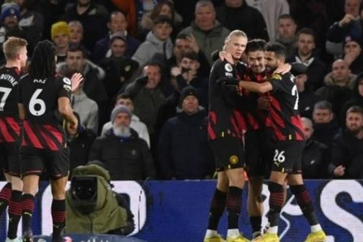 Haaland tỏa sáng, Man City áp sát ngôi đầu